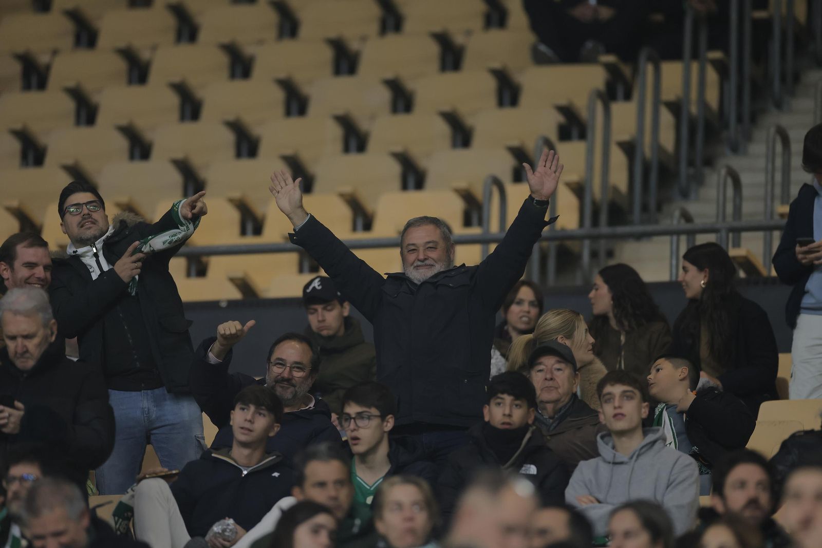 Búscate en las fotos del Betis - Utrecht