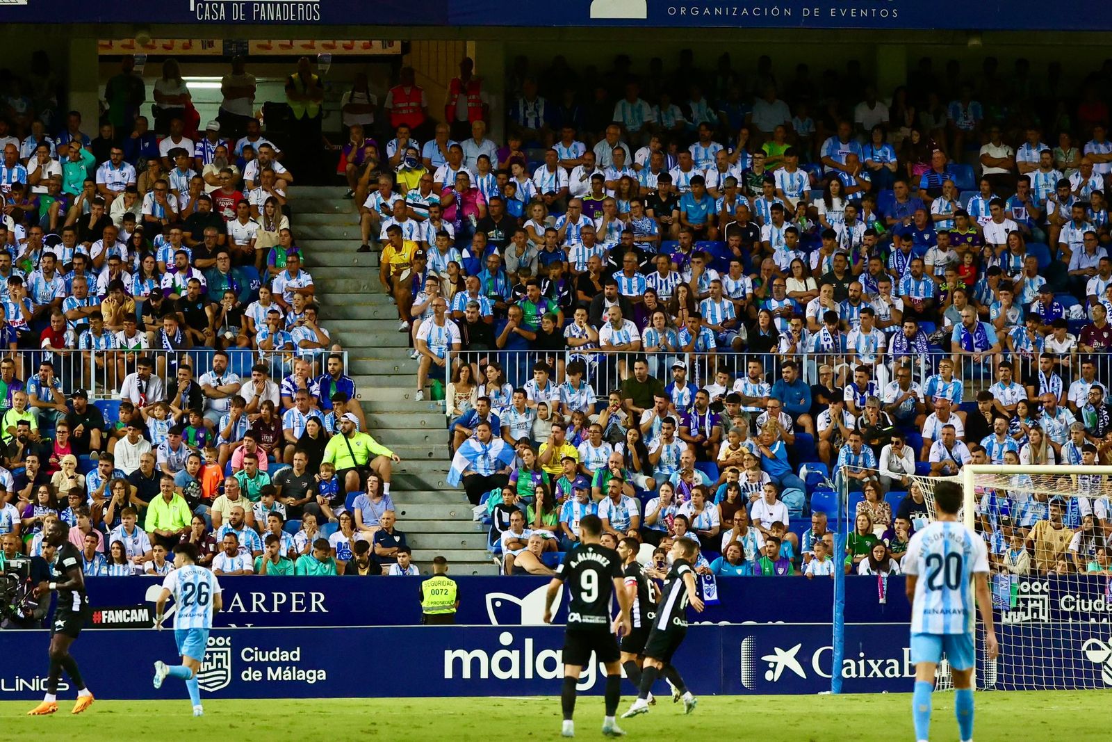 Búscate en las gradas de La Rosaleda durante el Málaga CF-Elche CF