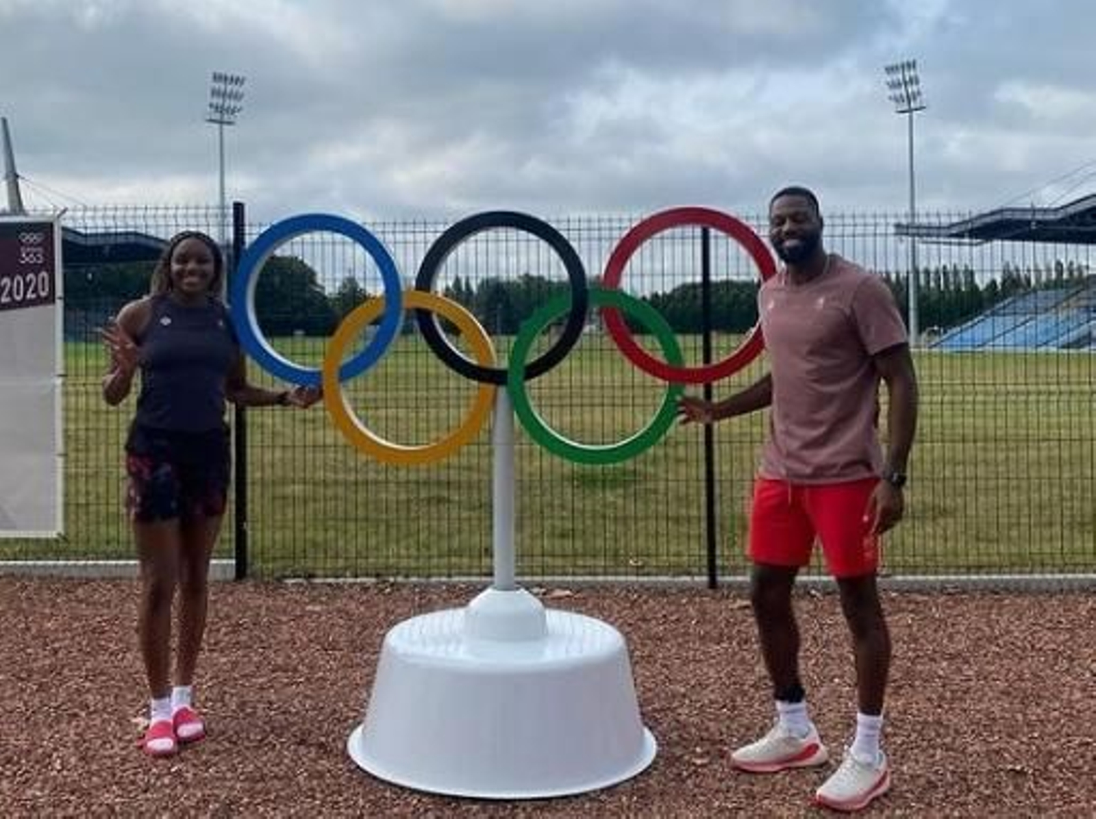 Melvin Ejim, con su hermana Yvonne. Melvin Ejim, con su hermana Yvonne.