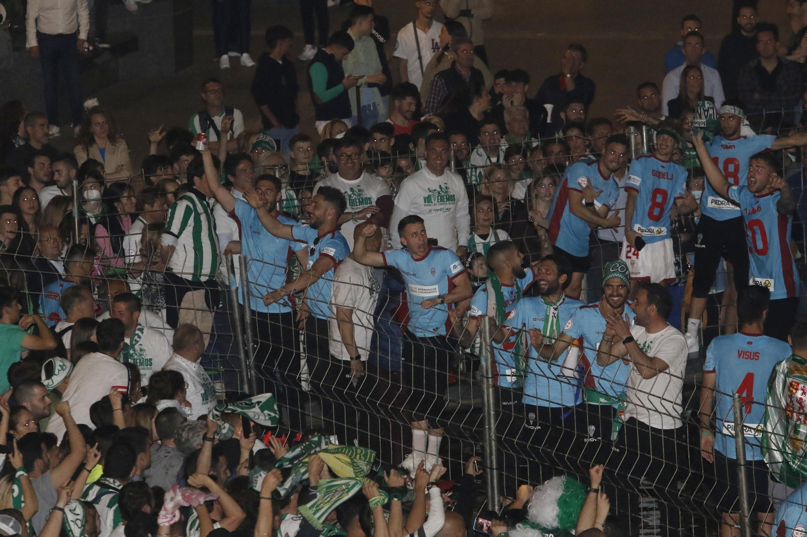 La celebración del ascenso del Córdoba CF en Las Tendillas, en imágenes