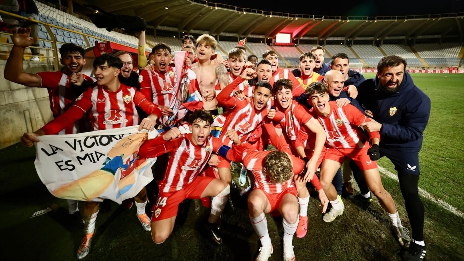 Los juveniles del Almería celebran el pase a la final de la Copa del Rey en la temporada 2022/23.