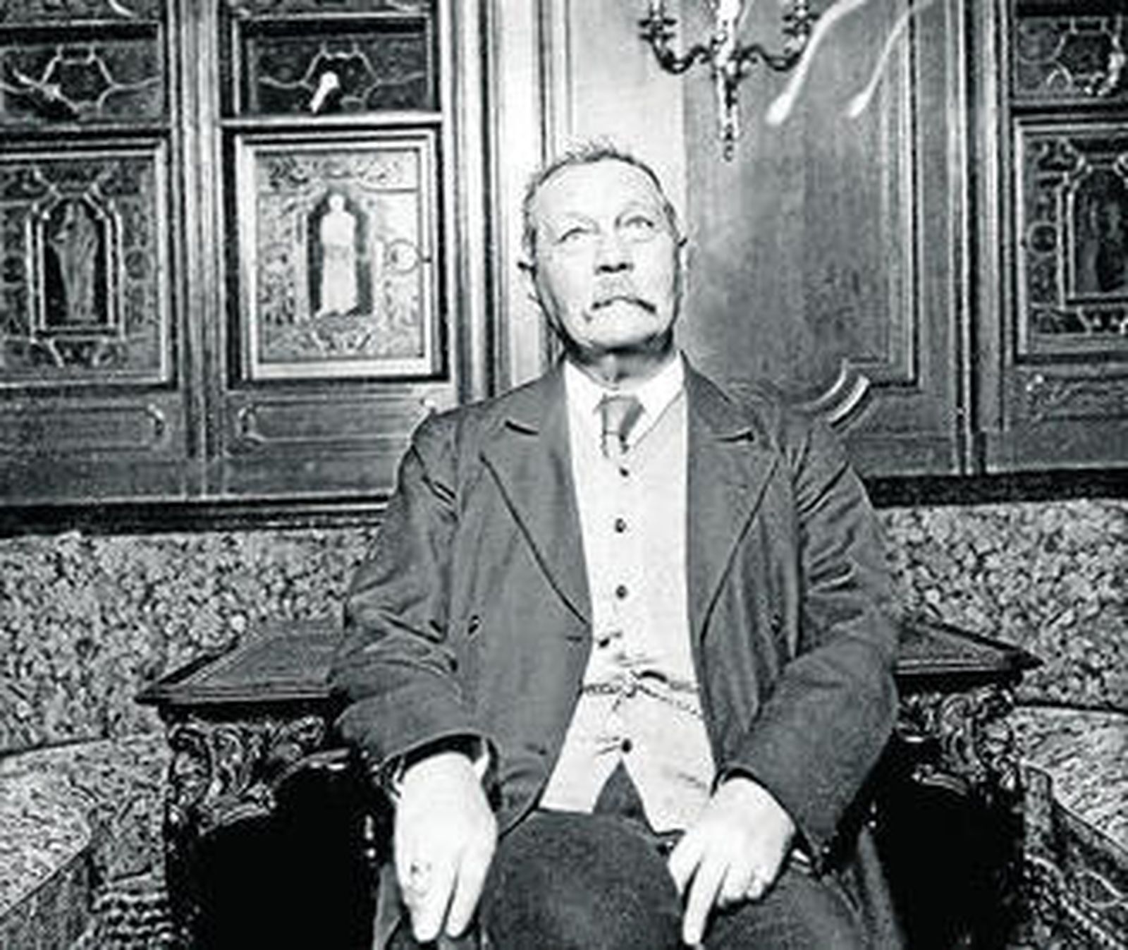 Arthur Conan Doyle (1859-1930), un maestro que sigue dando sorpresas.