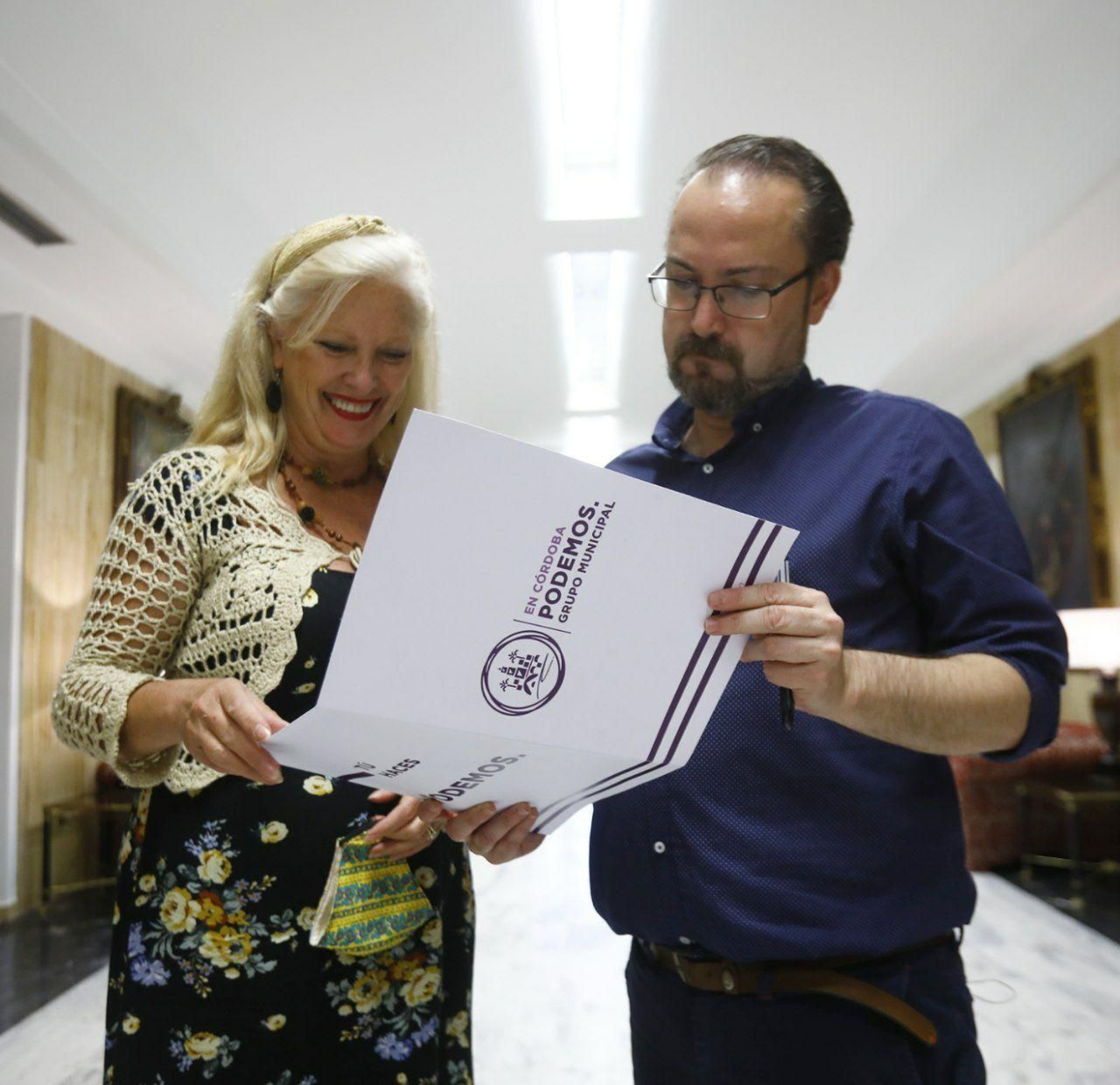 Los concejales de Podemos en el Ayuntamiento, Cristina Pedrajas y Juan Alcántara.