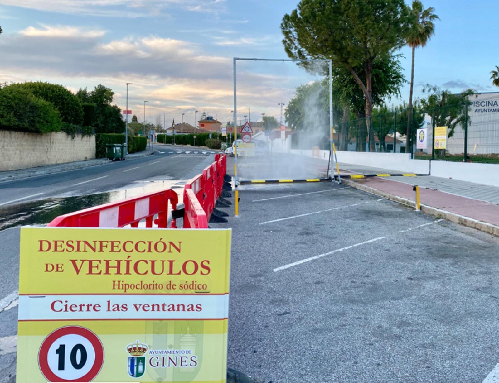 Arco para desinfectar coches en Gines