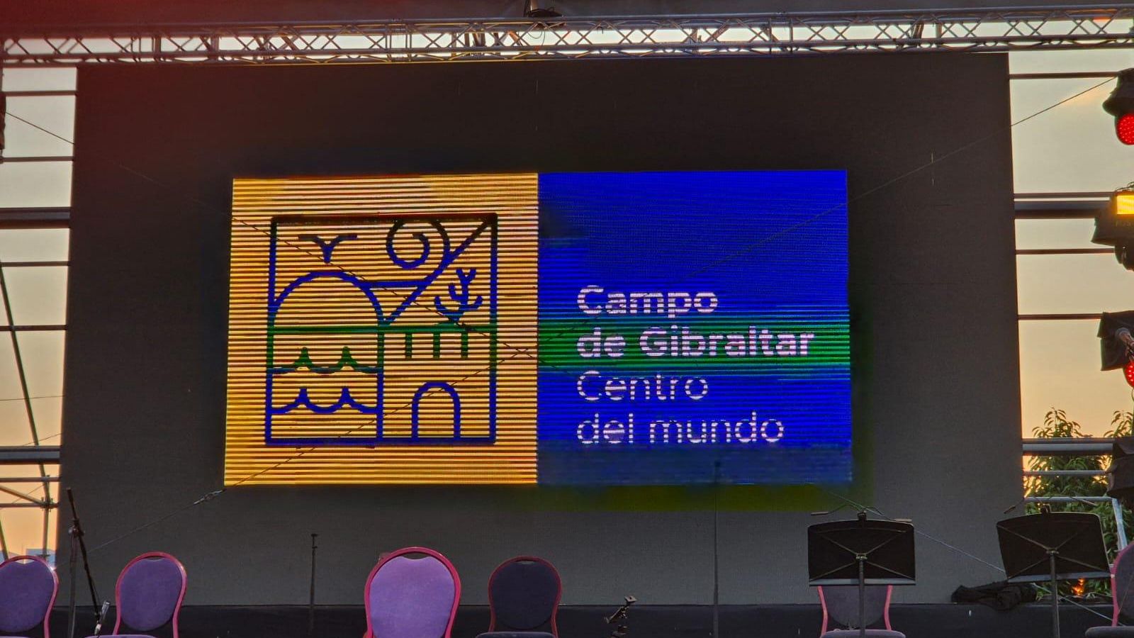 Una imagen de promoción del Campo de Gibraltar en la gira de Diego Valdivia en Serbia.