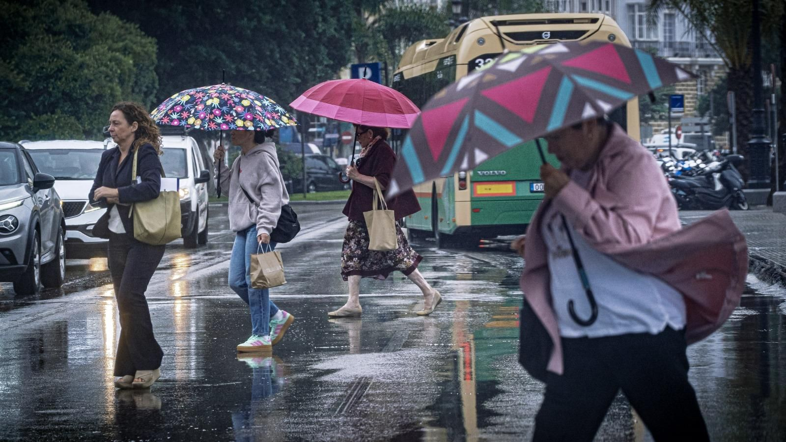 Las imágenes del fuerte viento y la lluvia en Cádiz