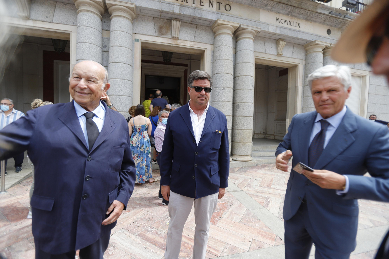 Imágenes de la capilla ardiente de Miguel Báez Espuny 'Litri' en la mañana del viernes