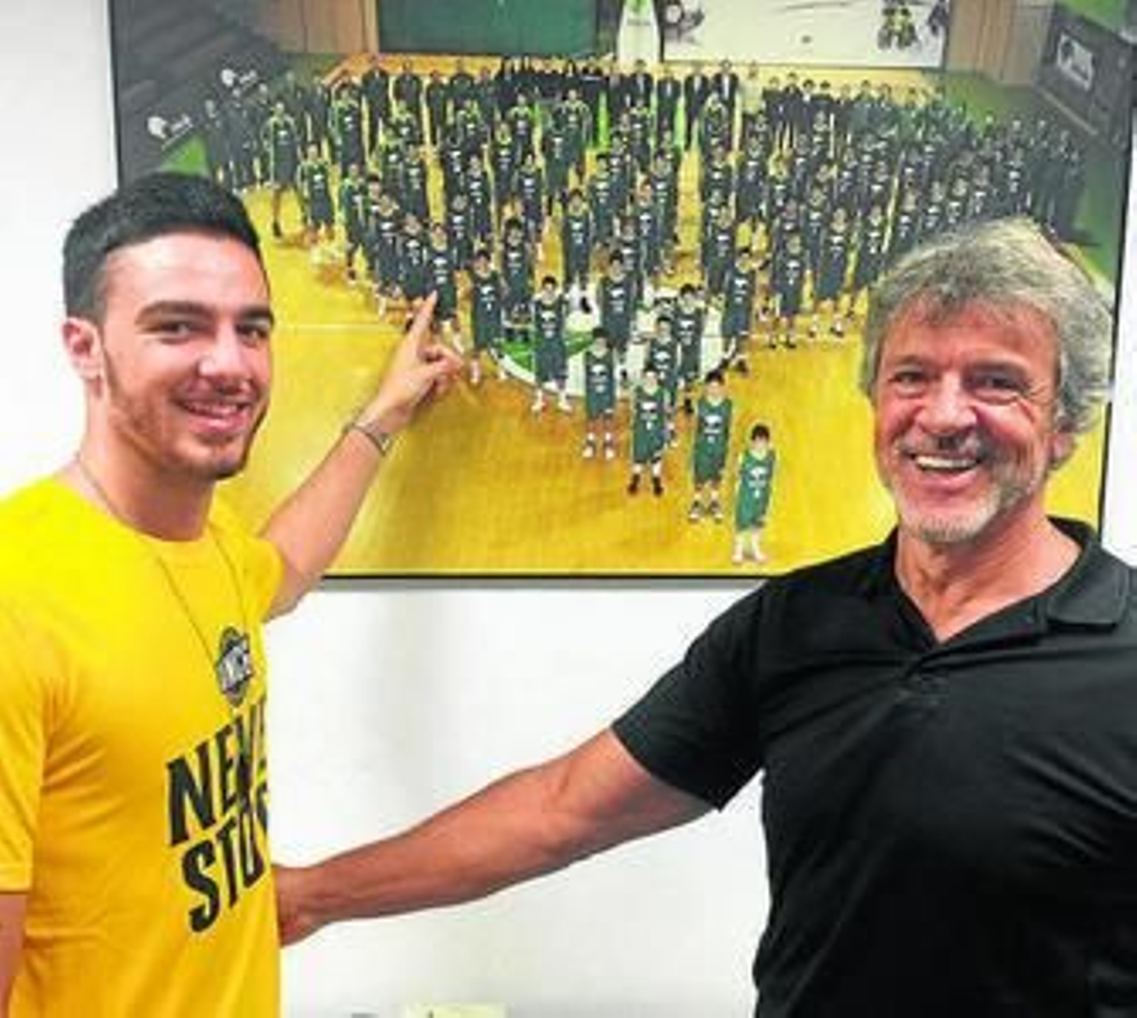 Paco Alonso, a la derecha, con su hijo Francis.