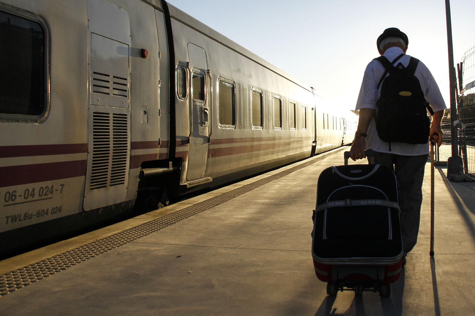 El último tren con destino a Barcelona partió de Granada en agosto en 2015.