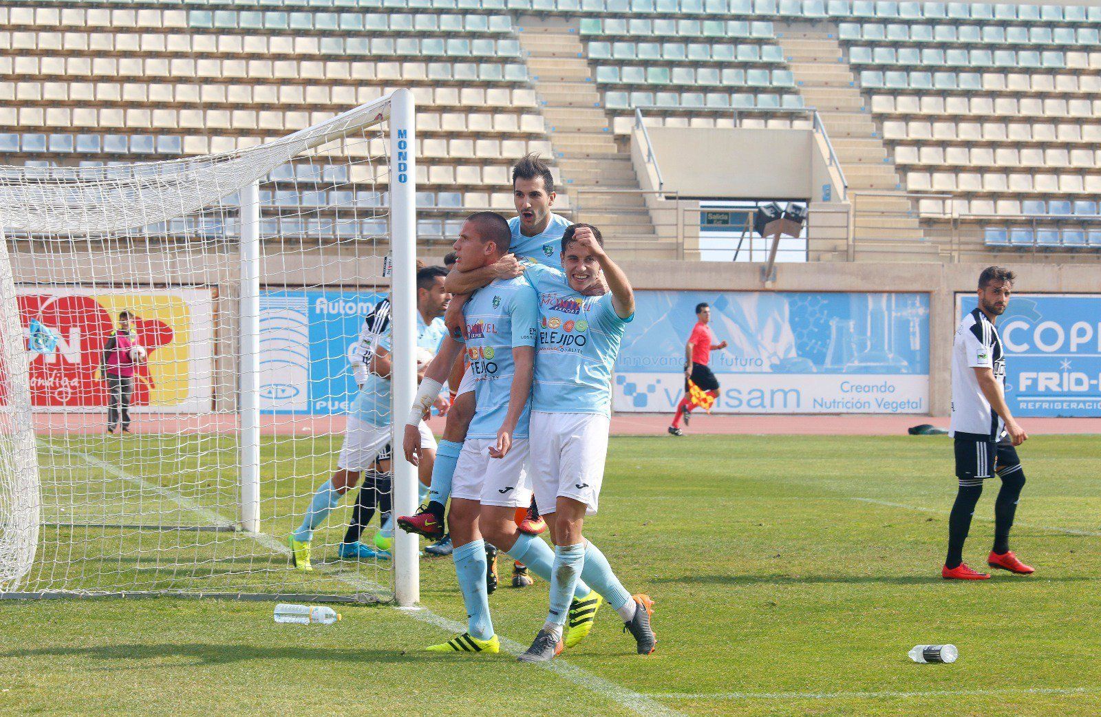 Lolo González celebrando un gol.