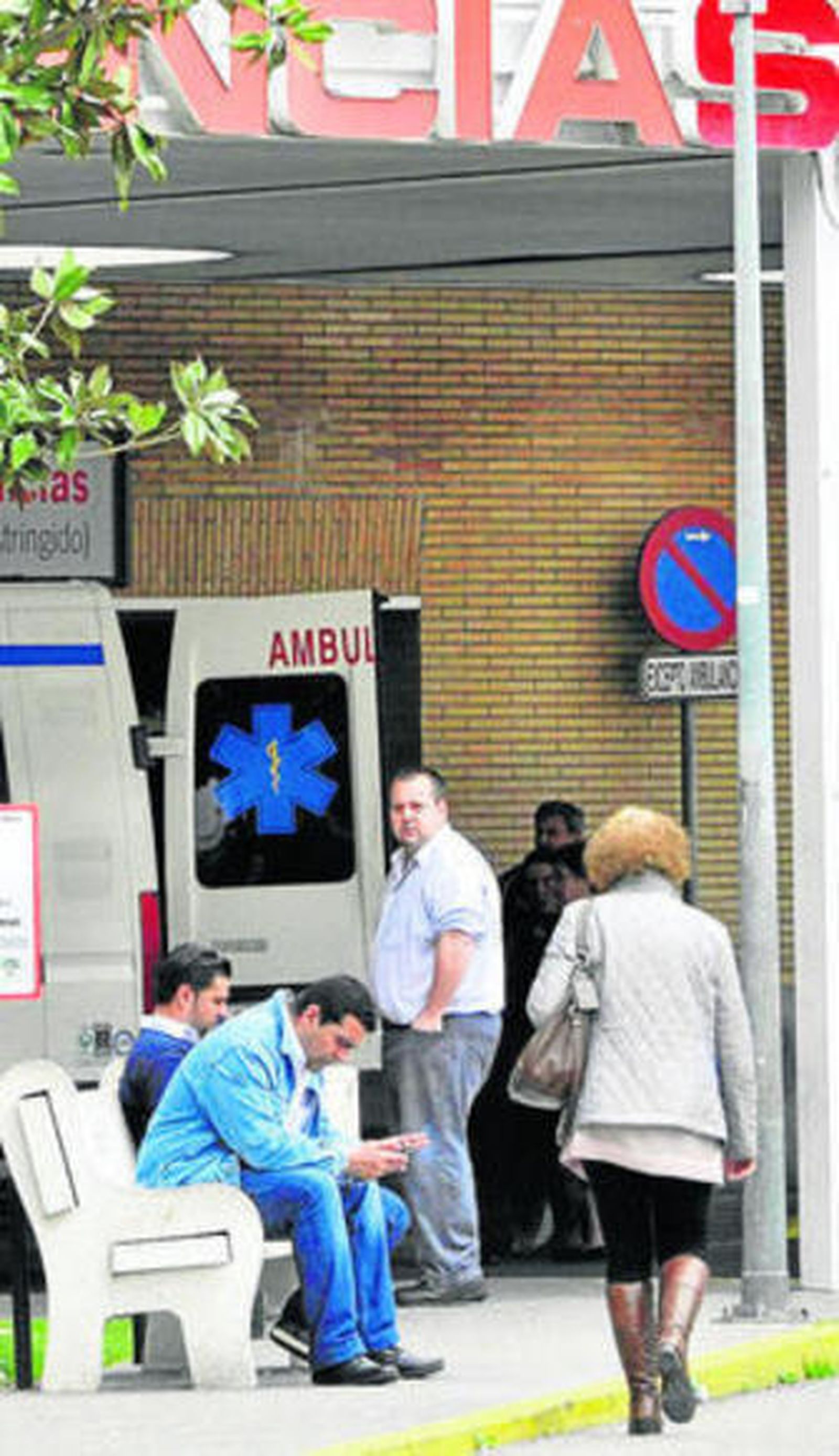Acceso a las Urgencias del Hospital General Virgen del Rocío.