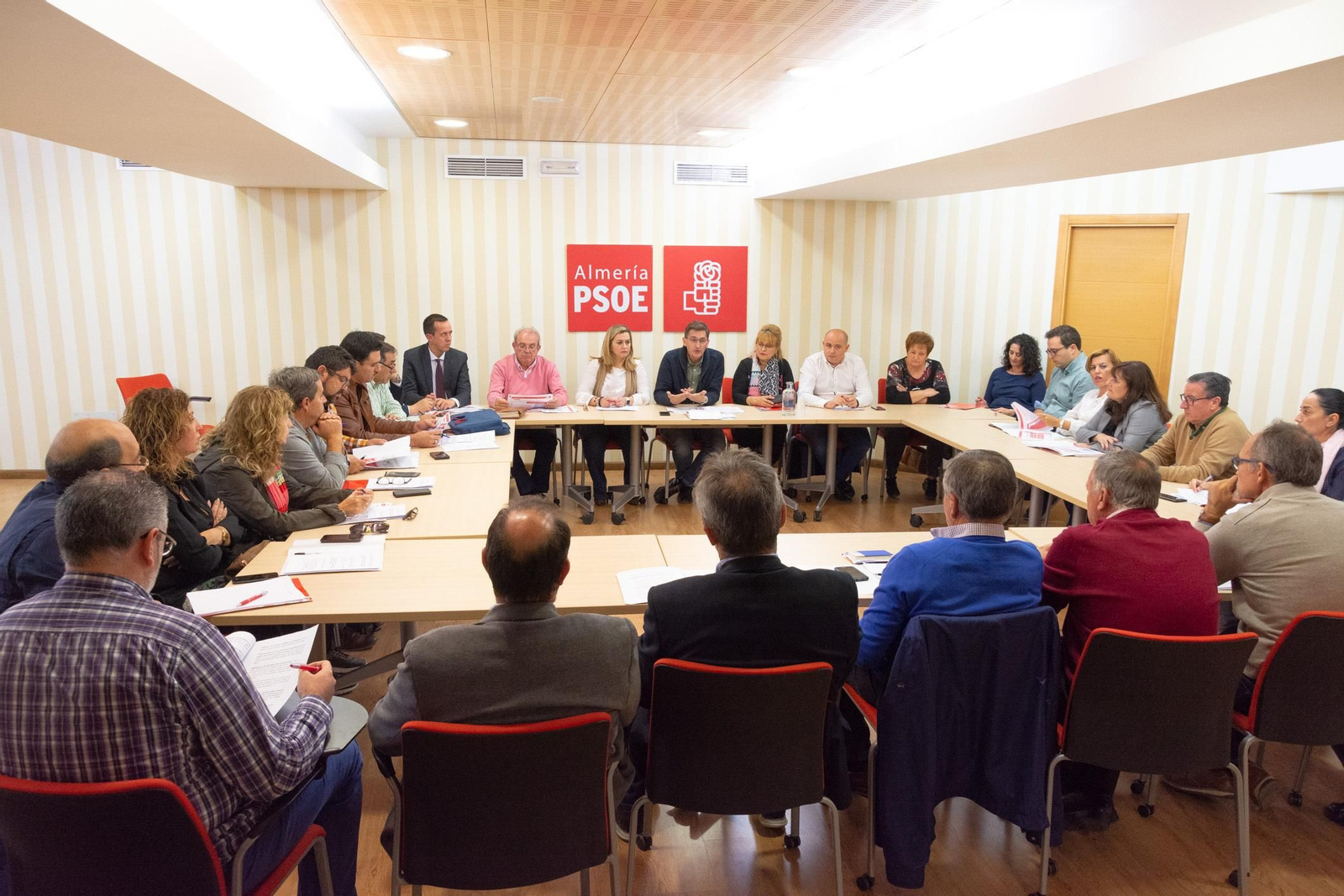 Sánchez Teruel durante la reunión en la mañana de ayer con los alcaldes.