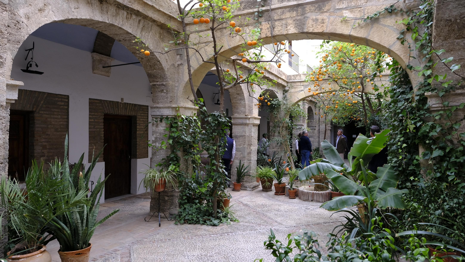 imágenes de la presentación de los nuevos Mercedes-Benz eléctricos, en SAVERES Huércal de Almería