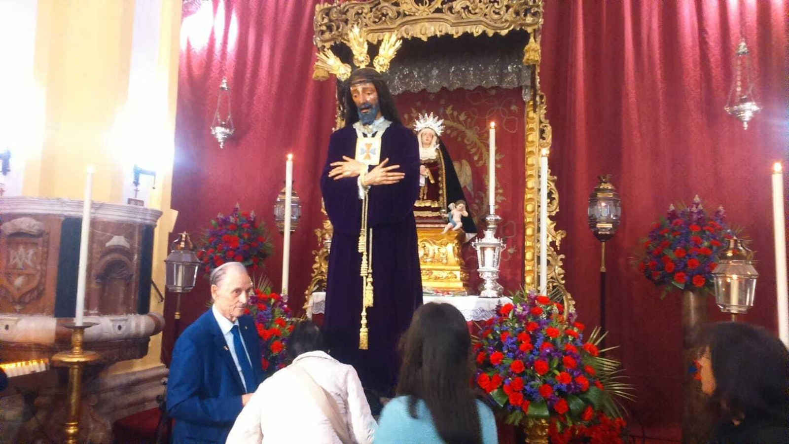 Lopera, junto al Cautivo de San Ildefonso