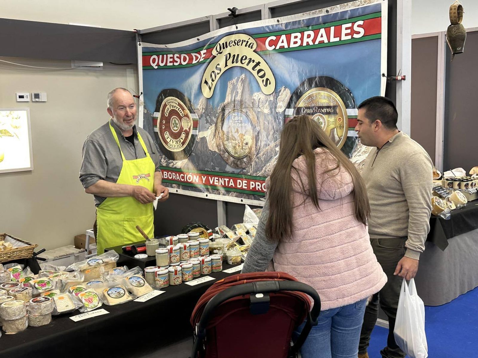 Un recorrido en imágenes por la Feria del Queso de Los Pedroches en Hinojosa del Duque