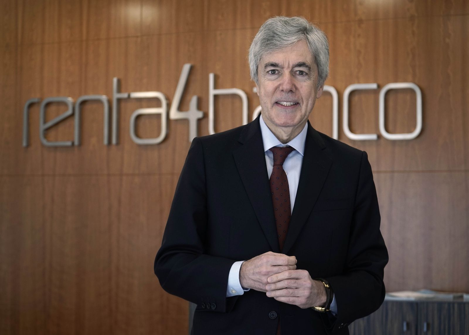 Juan Carlos Ureta, presidente de Renta 4 Banco, en la oficina de Sevilla.