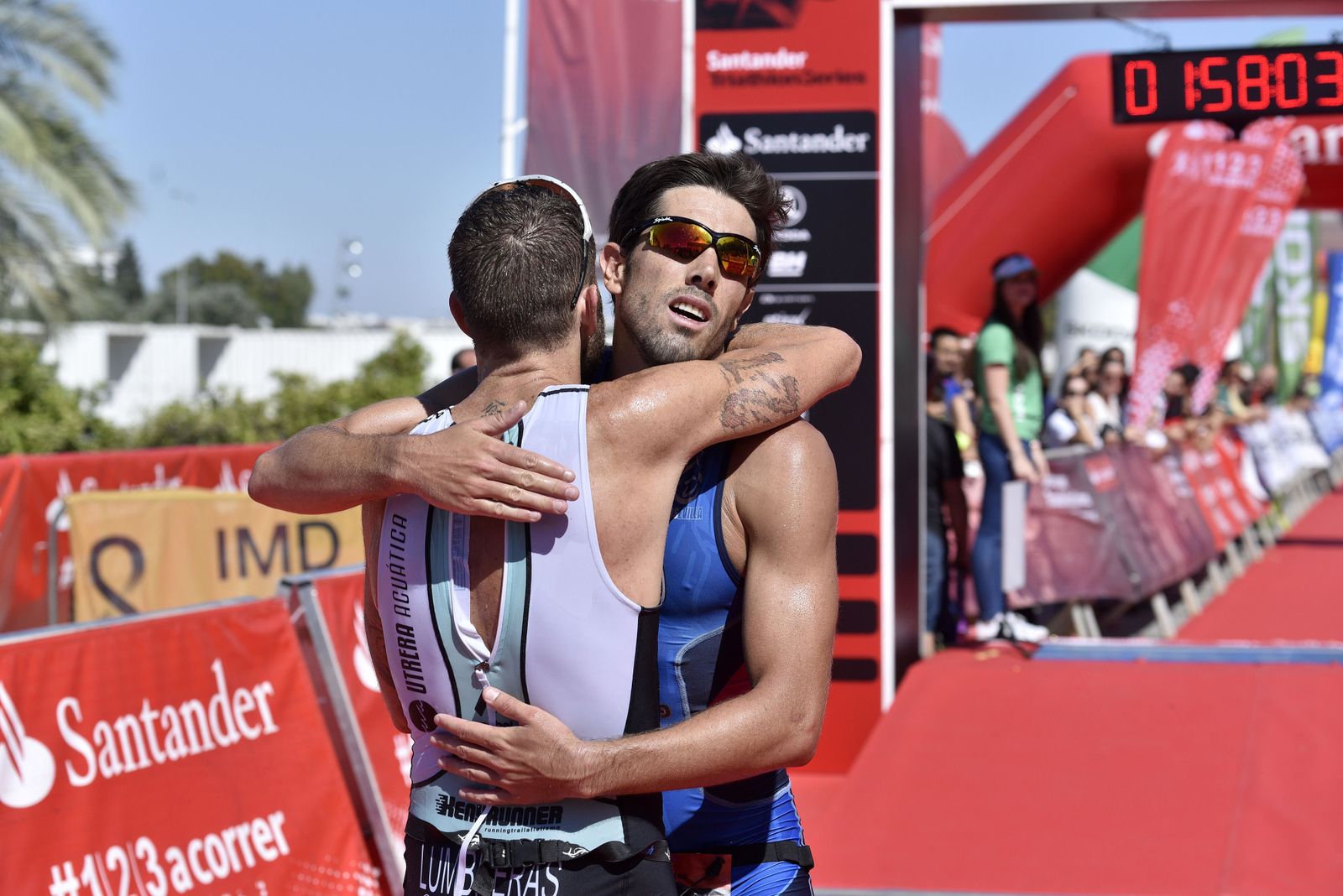 Las imágenes del V Triatlón Puerto de Sevilla
