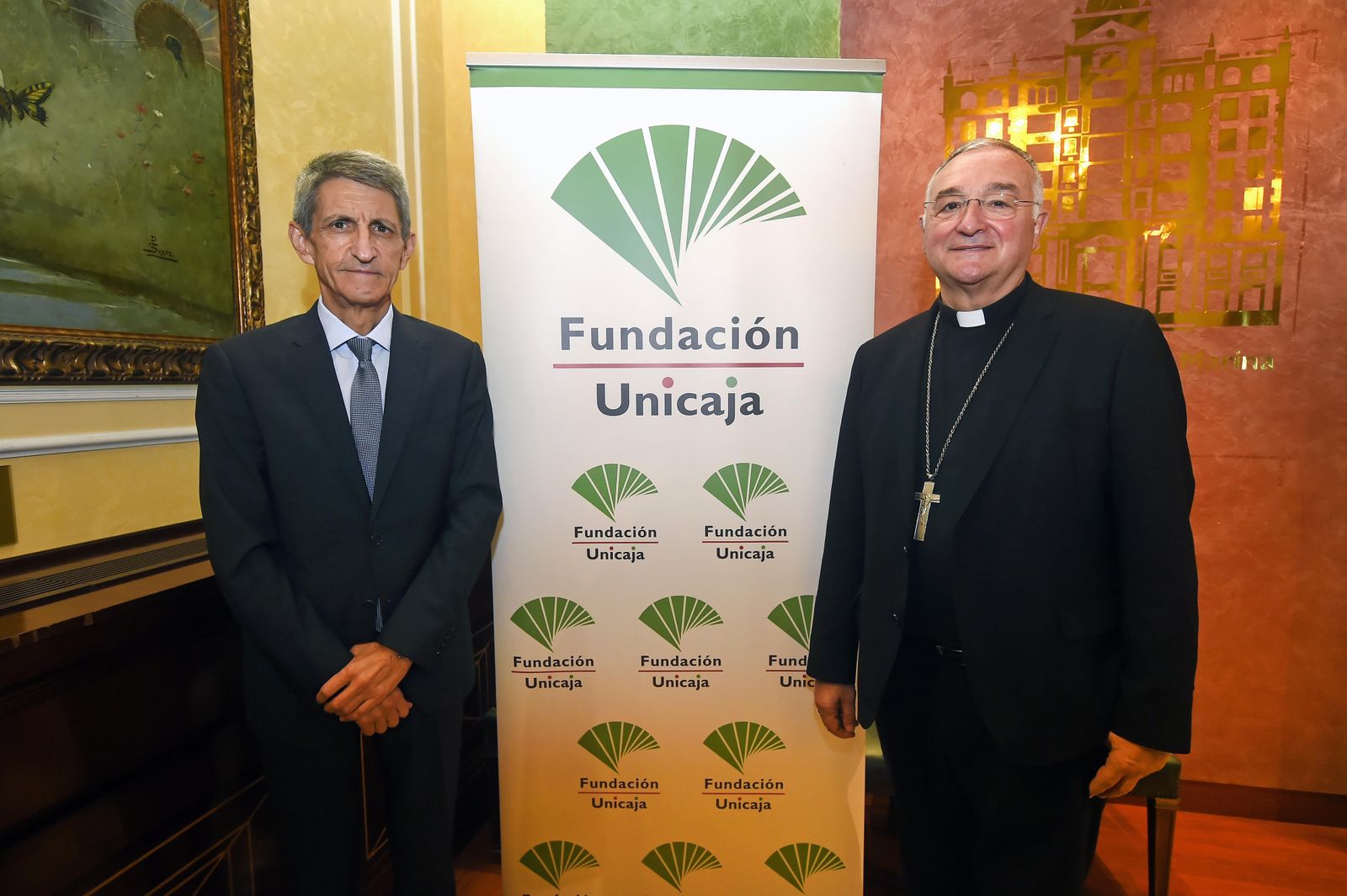 El presidente de la Fundación Bancaria Unicaja, José M. Domínguez, y el obispo de Almería y máximo responsable de la Fundación Pía, Antonio Gómez, han firmado la renovación de este acuerdo.