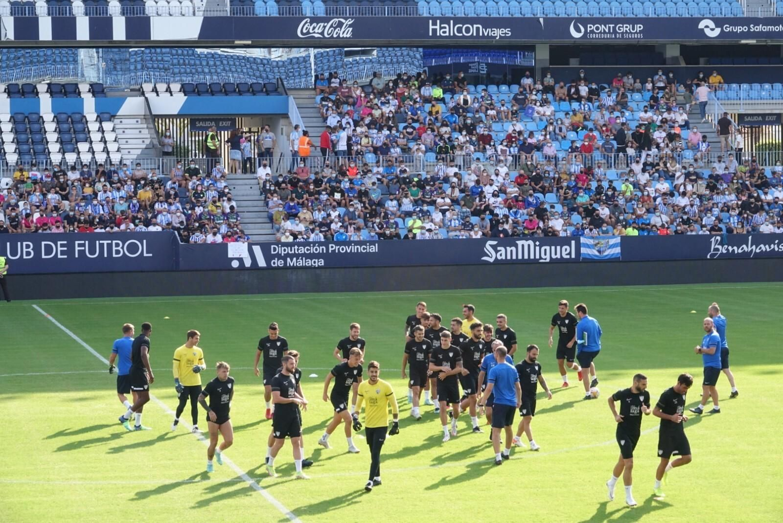 Galería de imágenes: El Málaga CF se da un bañito de masas