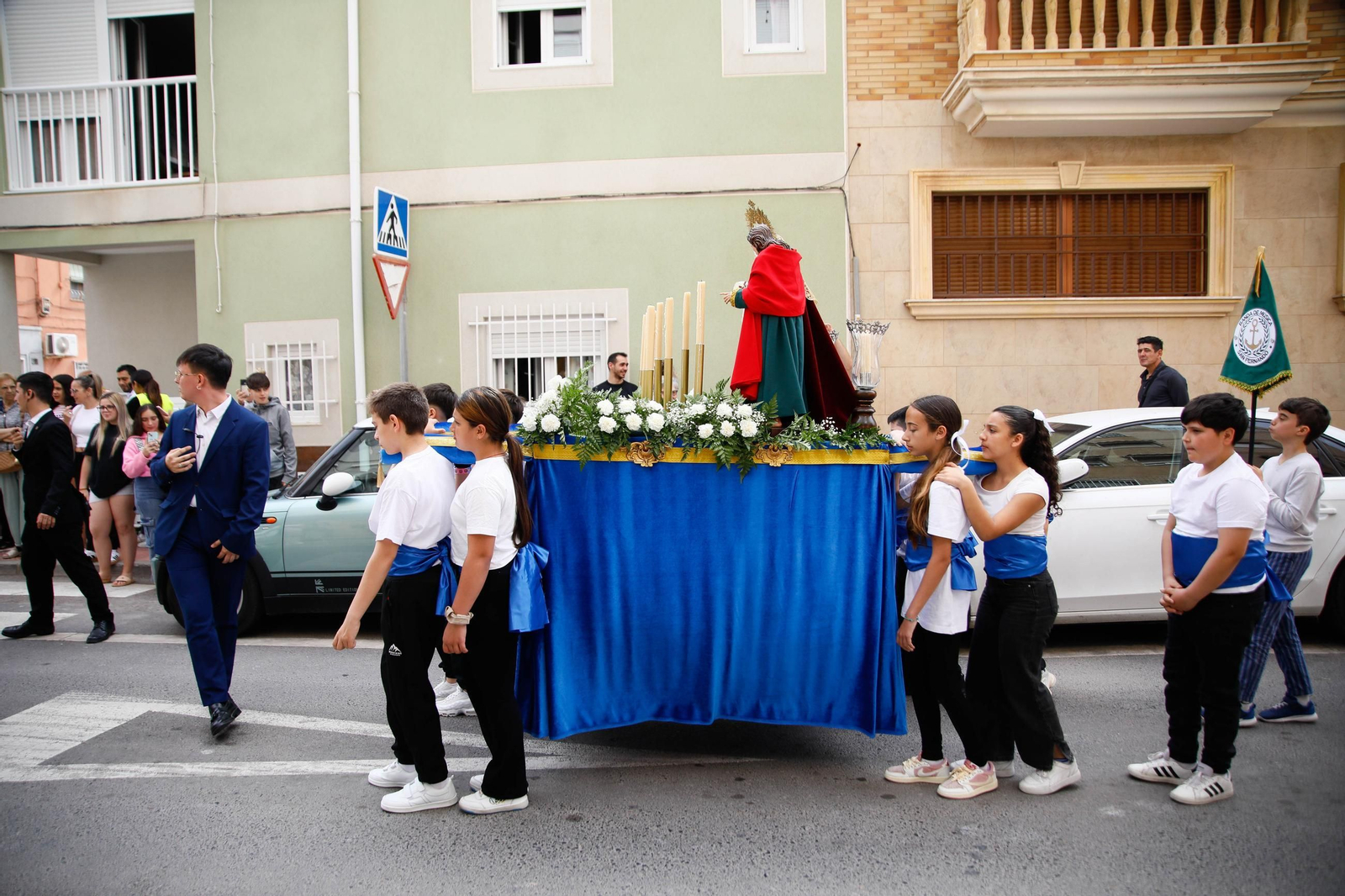 Las imágenes del CEIP San Fernando de El Zapillo de la ciudad de Almería en procesión en el viernes de dolores