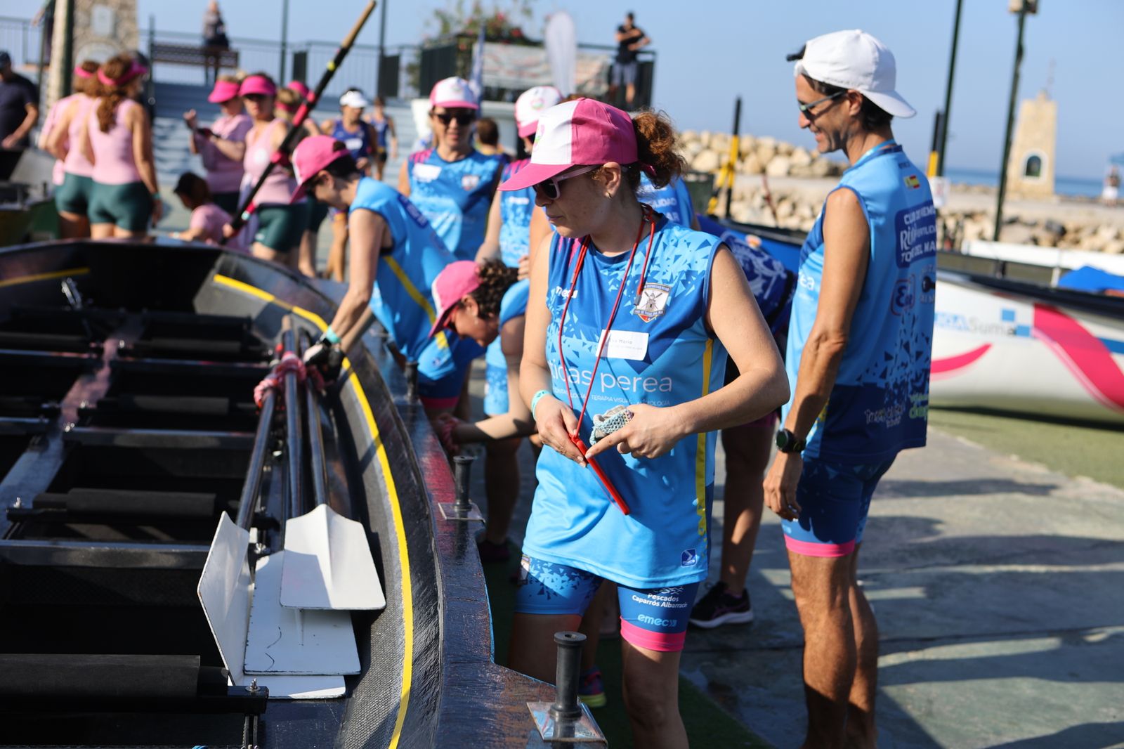 Más de 100 mujeres supervivientes de cáncer participan este sábado en una Regata Nacional en Málaga