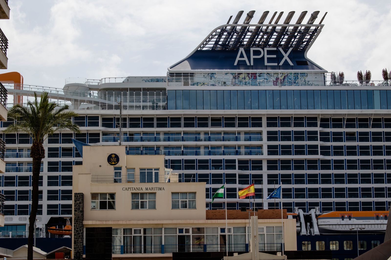 Un crucero atracado en el muelle de Cádiz.