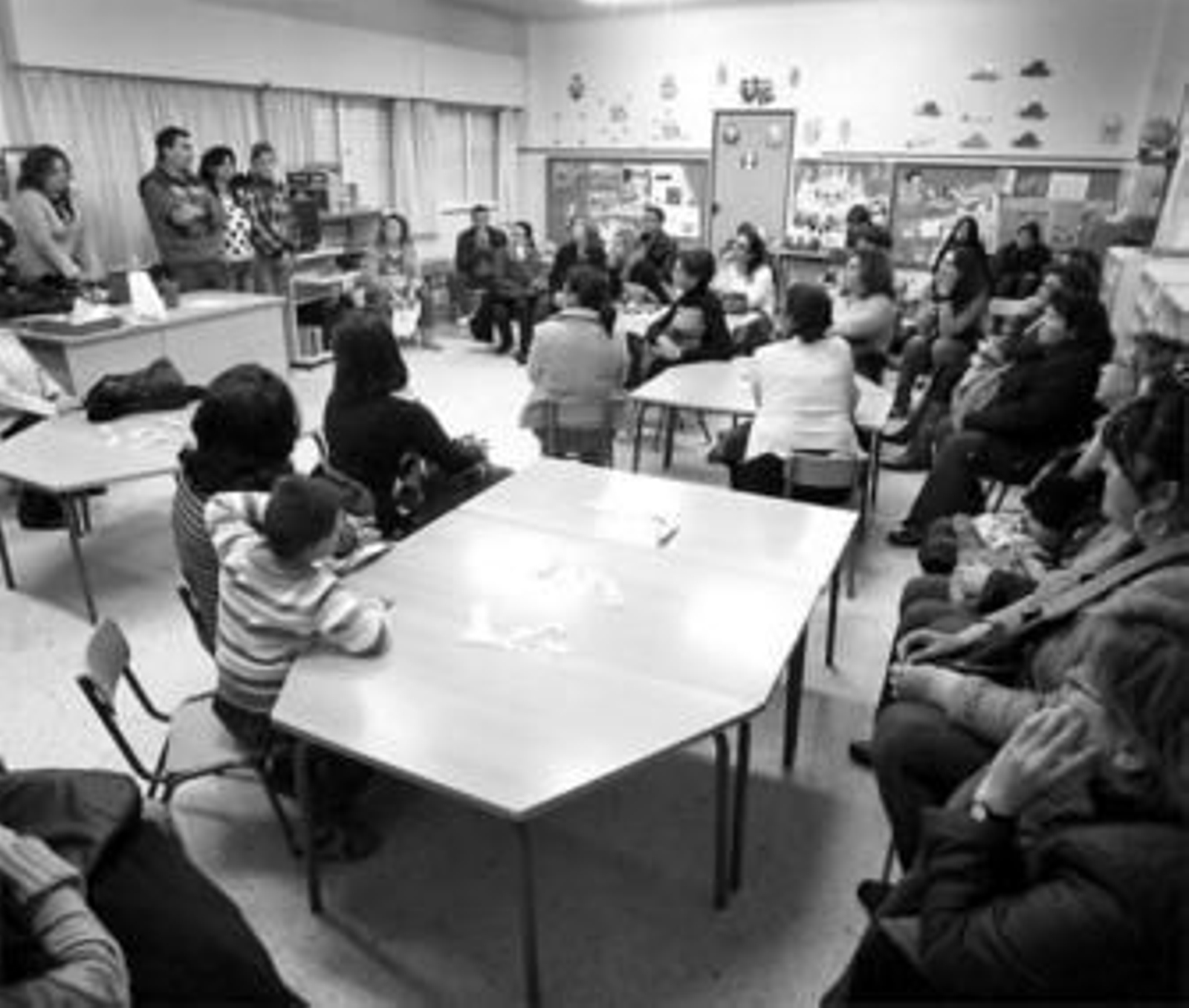 Los padres de los alumnos del Villa de Brest se reunieron tras conocer el proyecto de unificación.