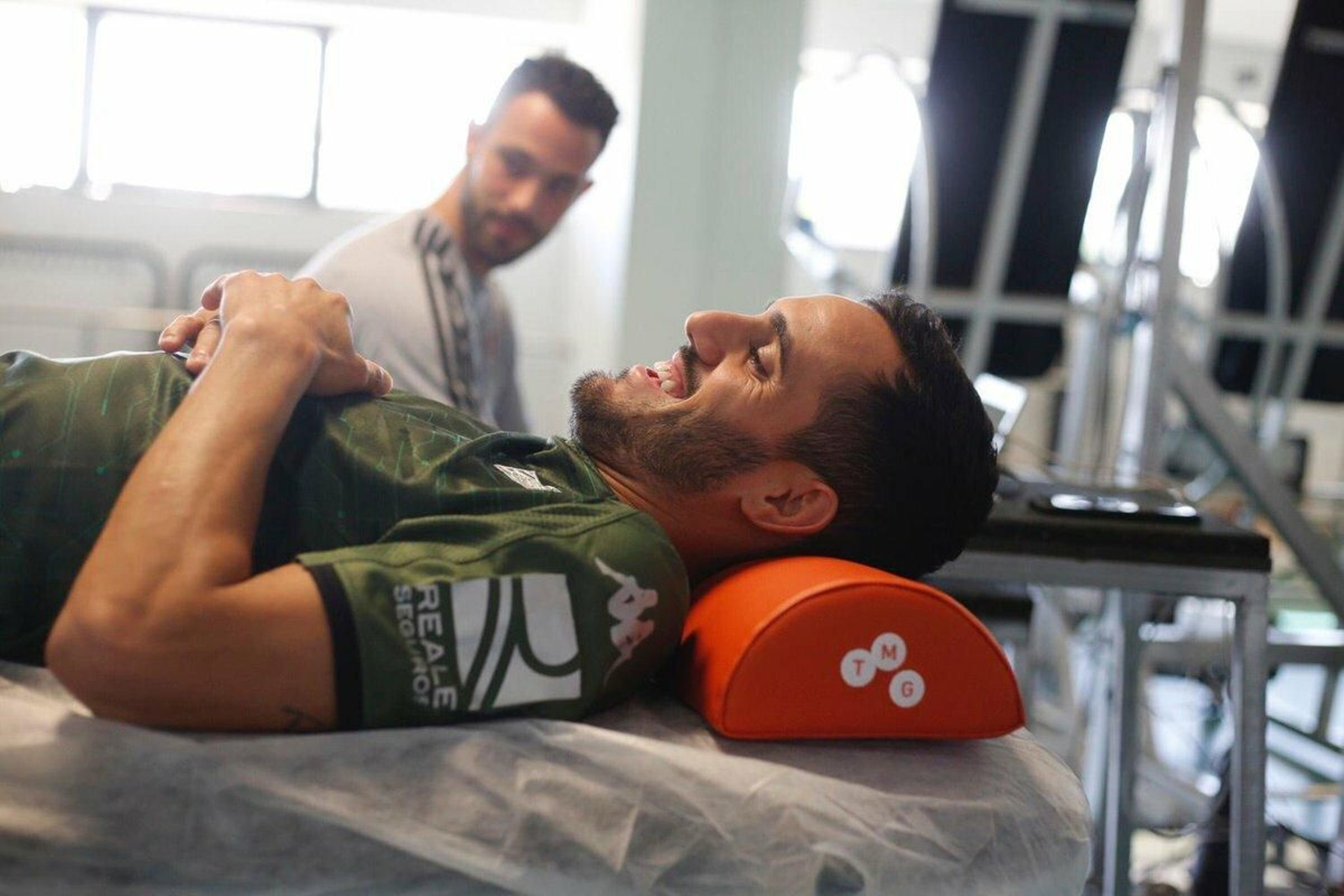 Juanmi, durante un reconocimiento médico.