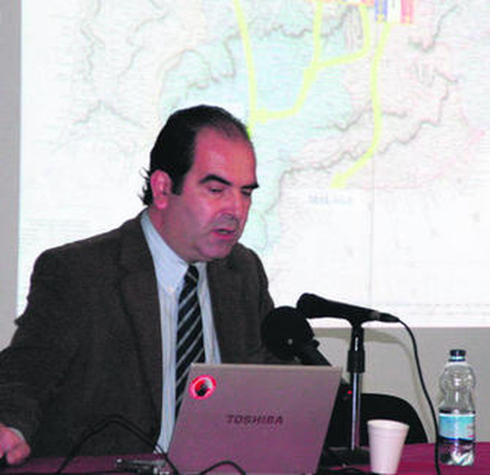 Un momento de la conferencia ofrecida anoche por Patrón en Tarifa.