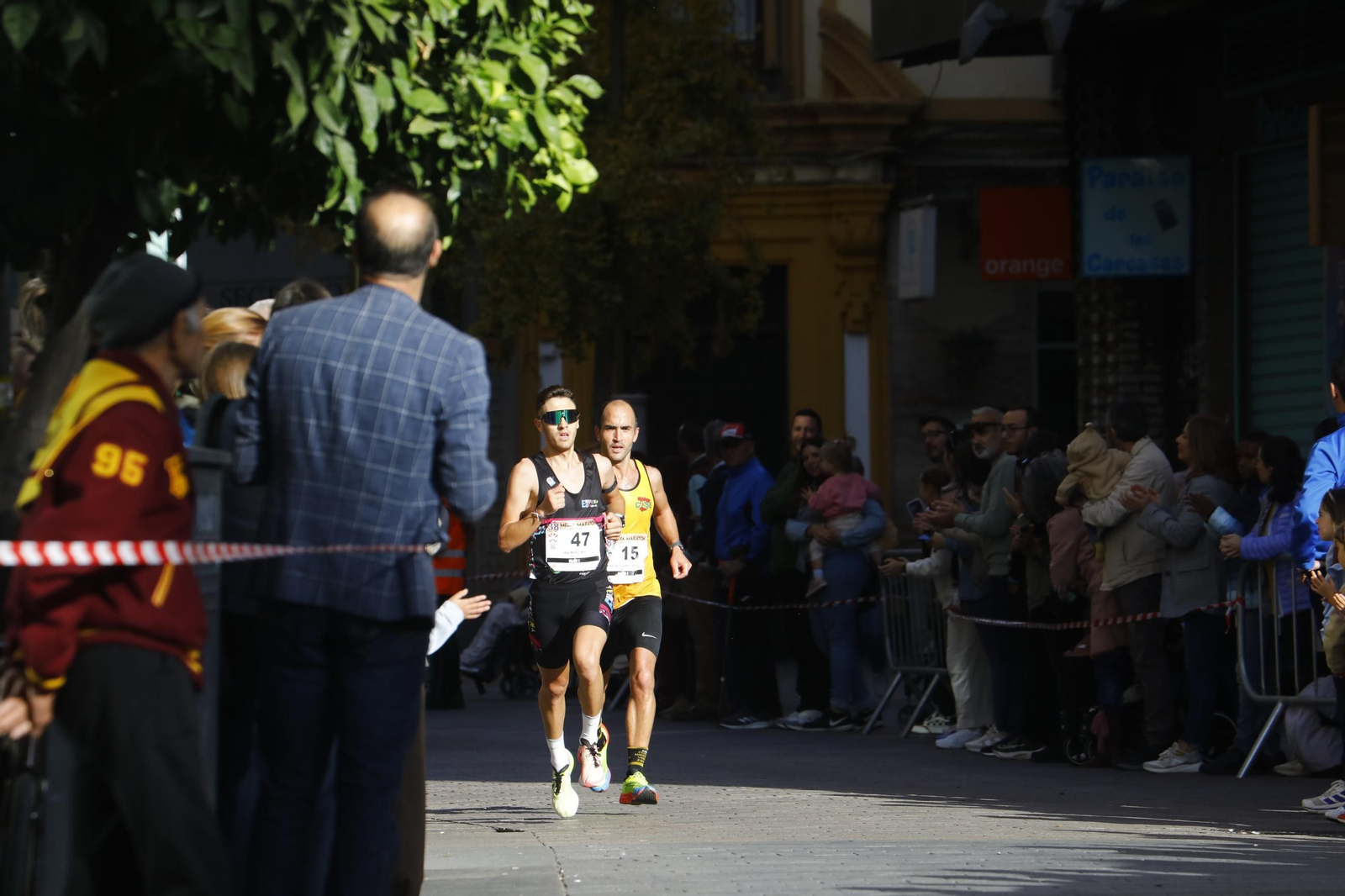 La gloria de cruzar la Puerta del Puente: las fotos de la línea de meta de la Media Maratón de Córdoba 2024