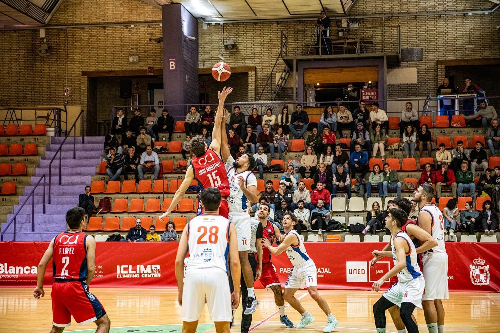 El Jaén CB vence por la mínima al Marbella en un partido con cosas por mejorar