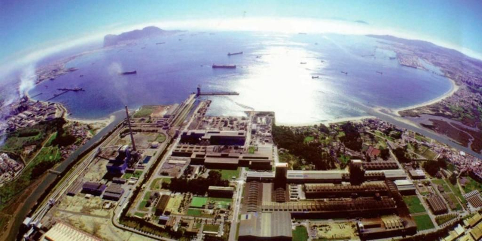 Vista aérea de la factoria de Acerinox en Los Barrios