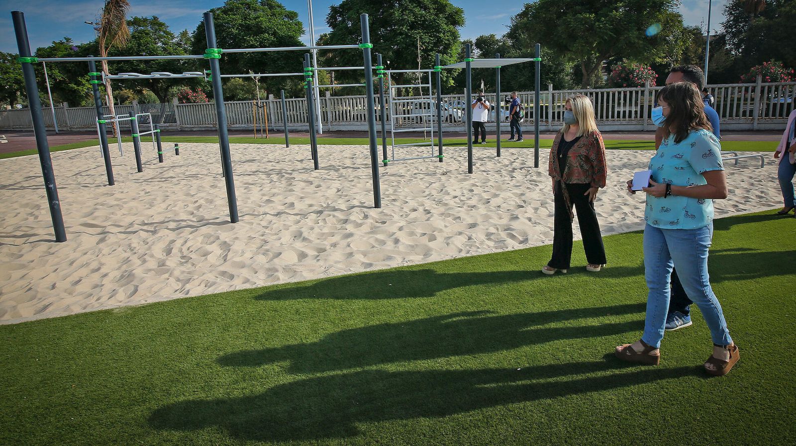 La alcaldesa, visitando las nuevas instalaciones del complejo de Chapín.