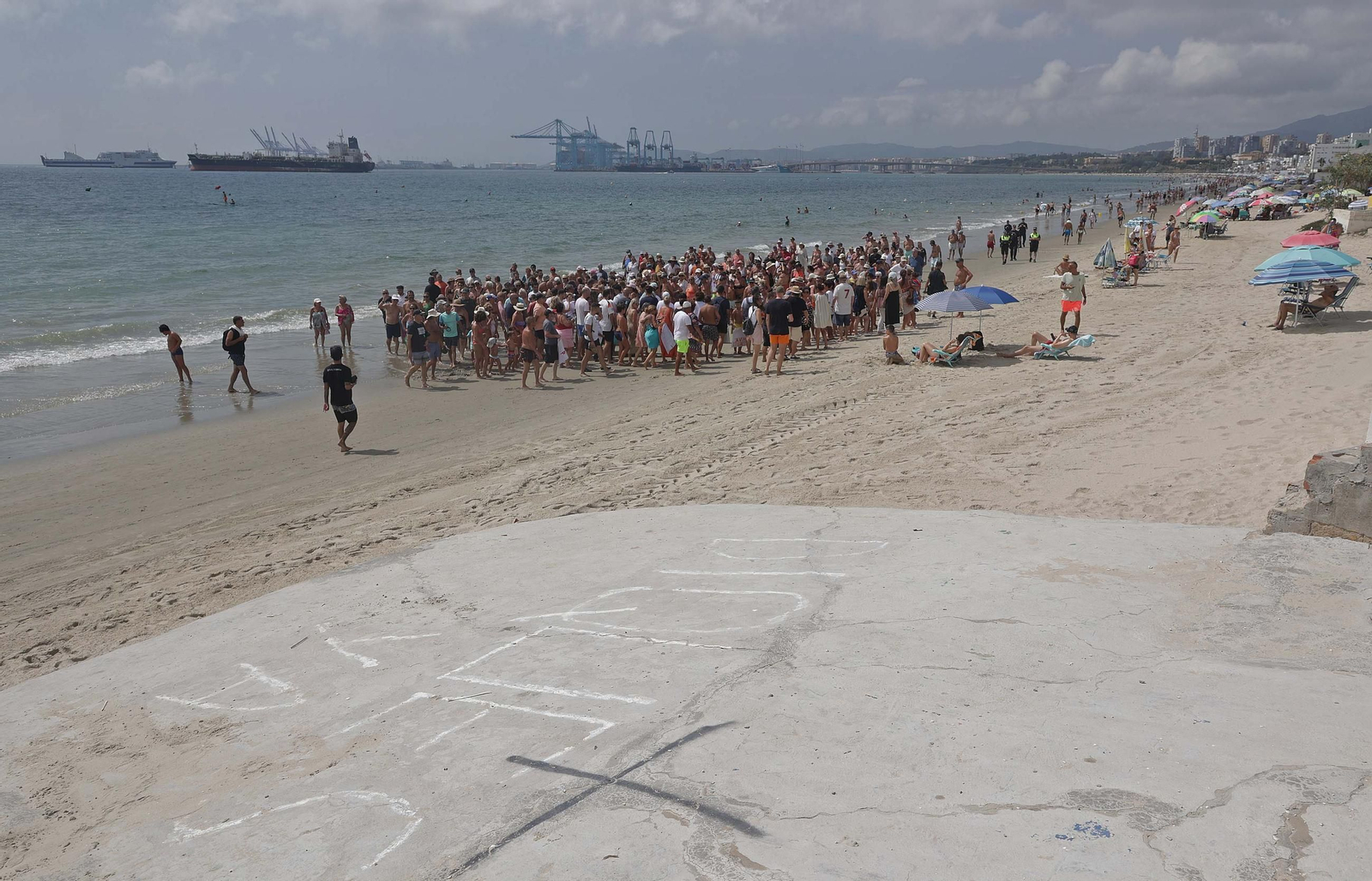 Fotos de la manifestación de la plataforma Salvemos El Rinconcillo y el grupo ecologista Verdemar en Algeciras