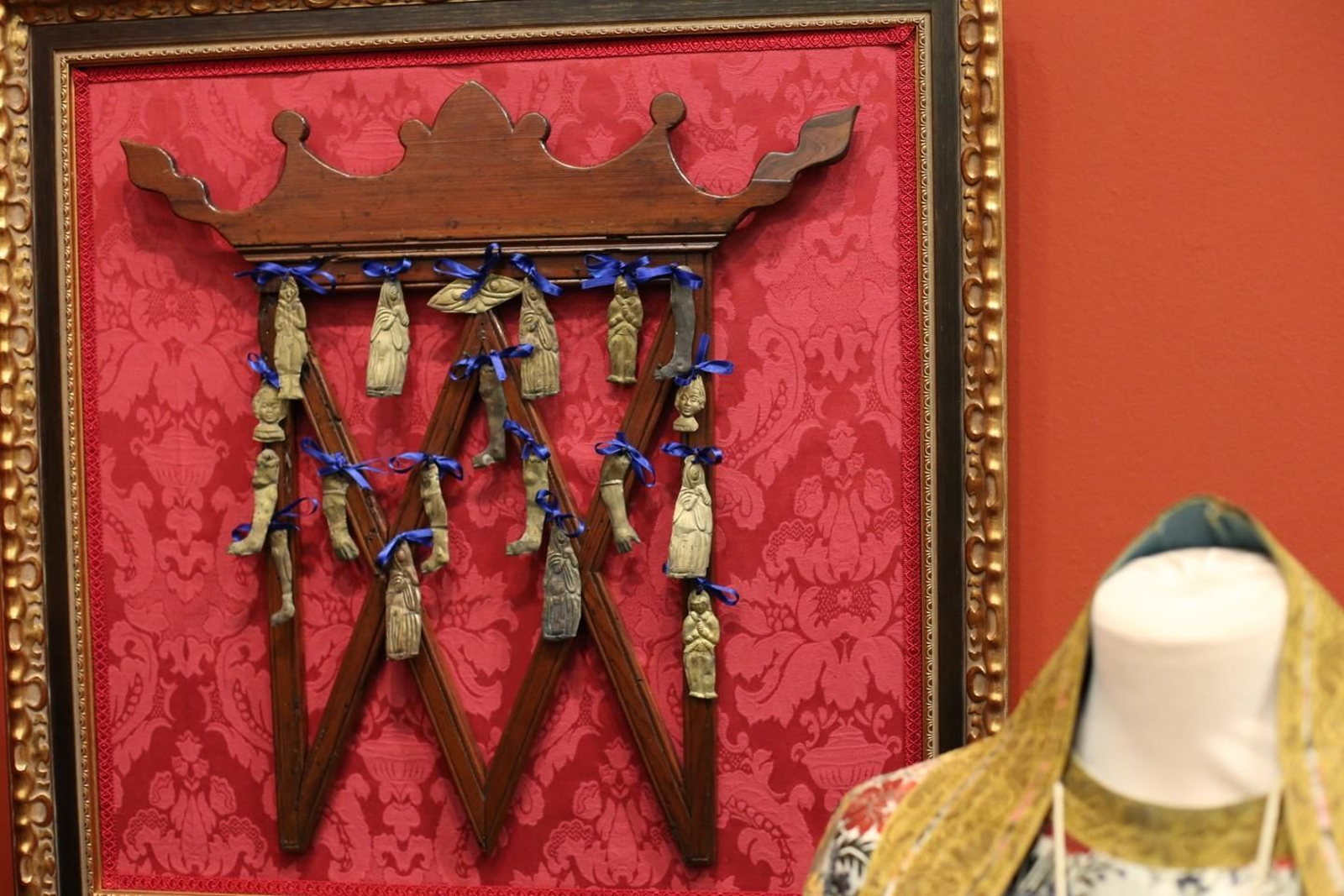 Las imágenes de la exposición de la Hermandad de Valme