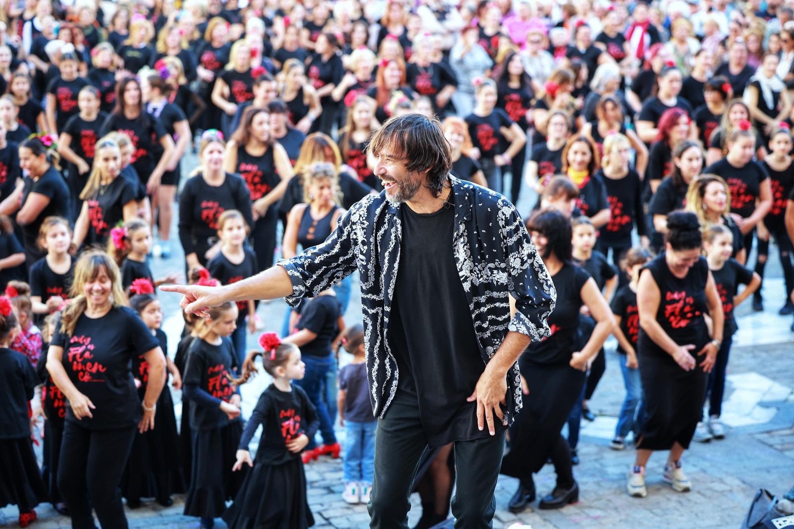 Imágenes del 'flashmob' por el Día del Flamenco en Cádiz