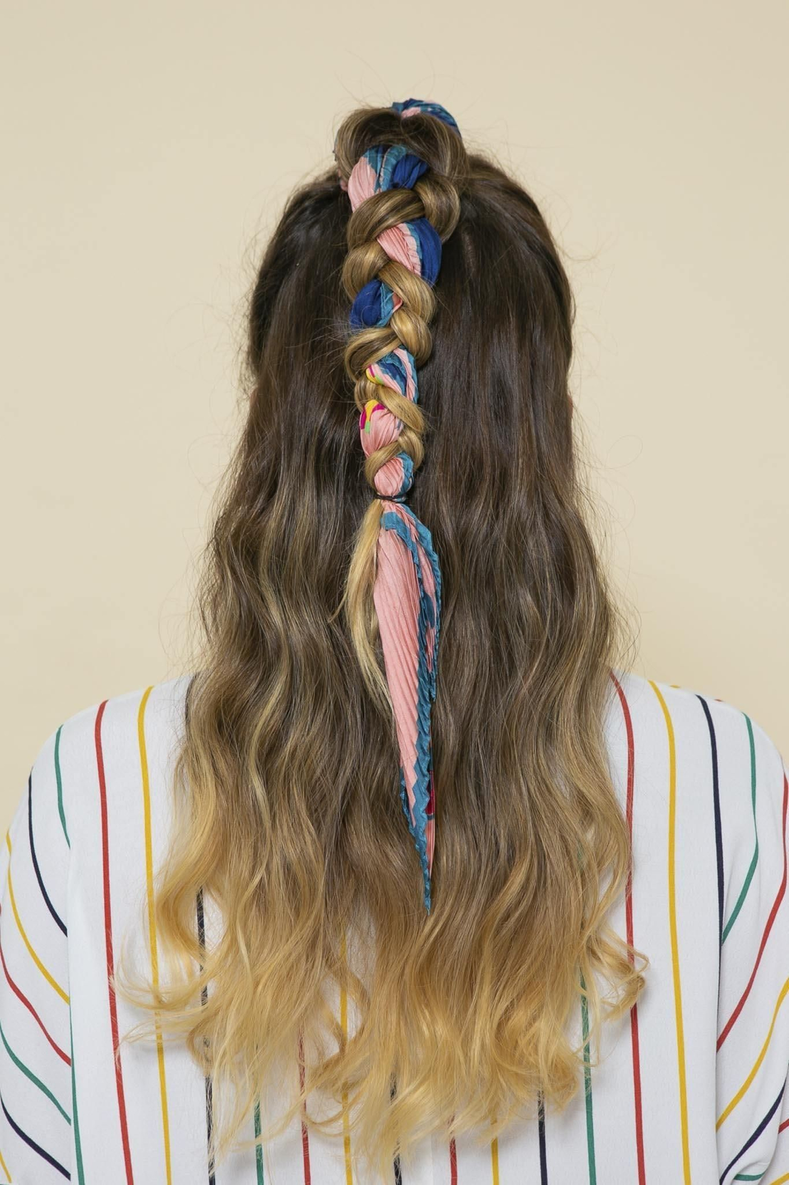 Las 30 formas más originales de llevar un pañuelo en tus looks de verano