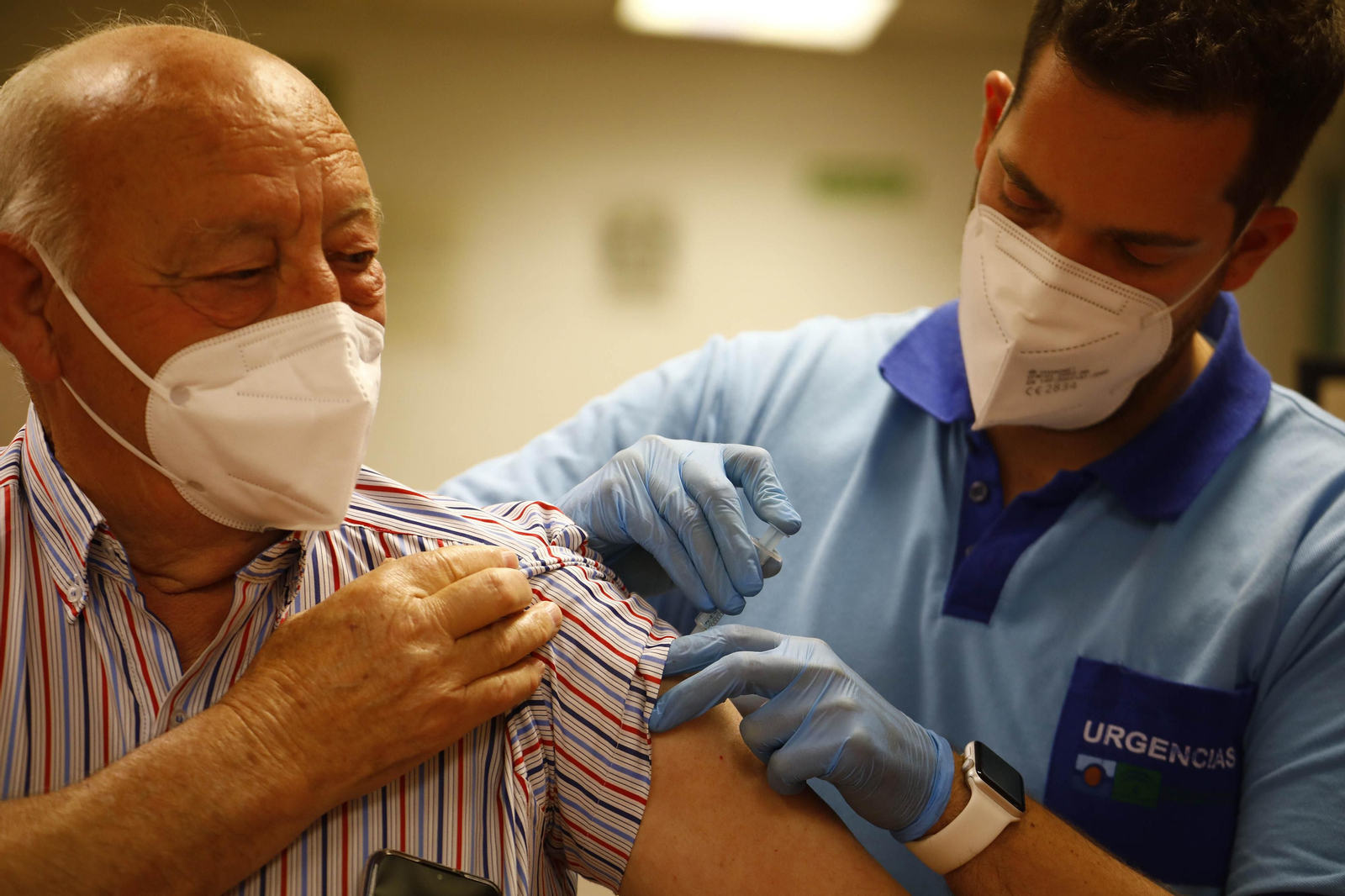 El comienzo de la vacunación a la población de 70 a 79 años de Córdoba, en fotografías