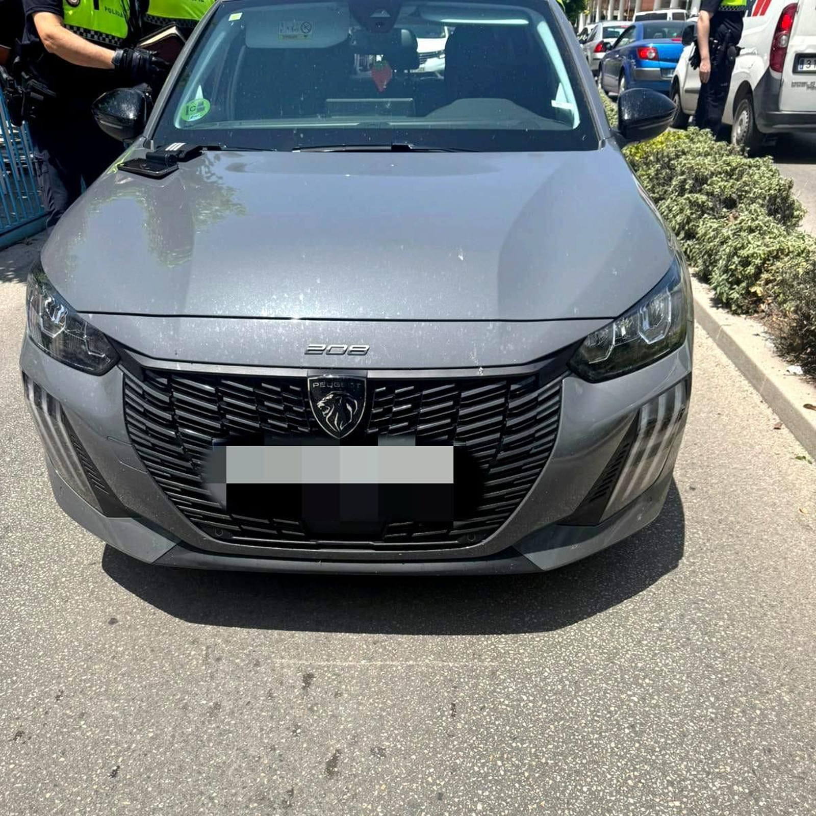 Coche robado por el grupo detenido.