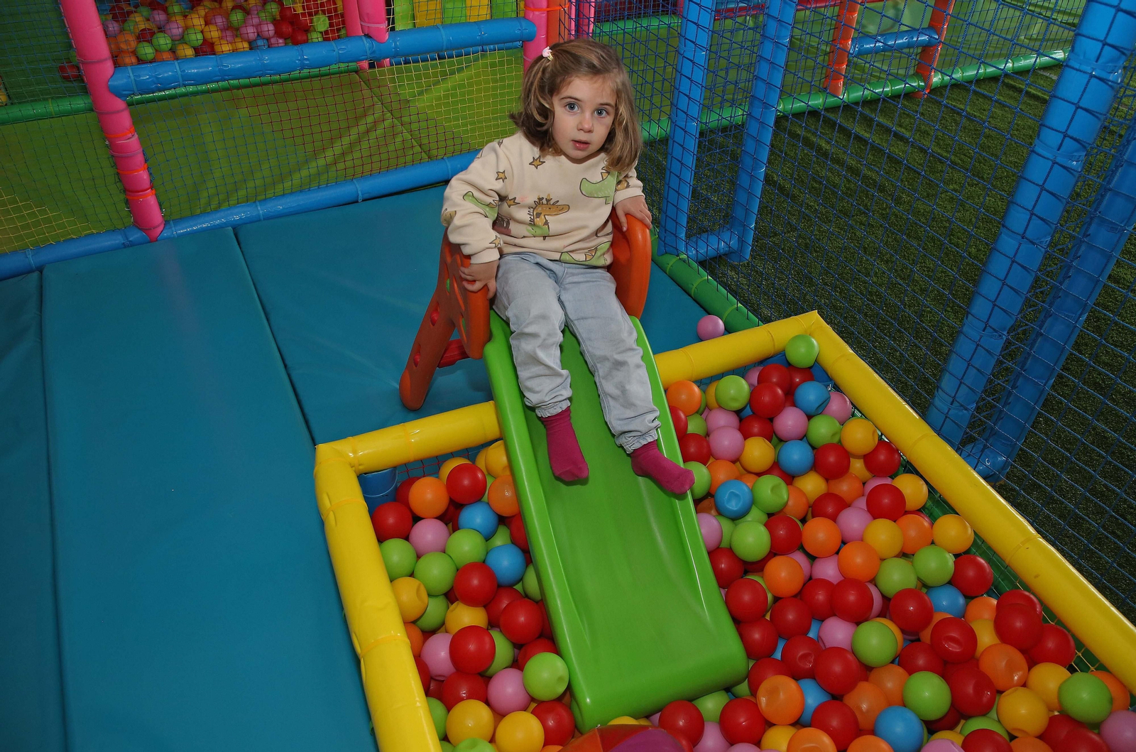 Fotos del nuevo Café Pirata en el paseo de la playa de  Getares