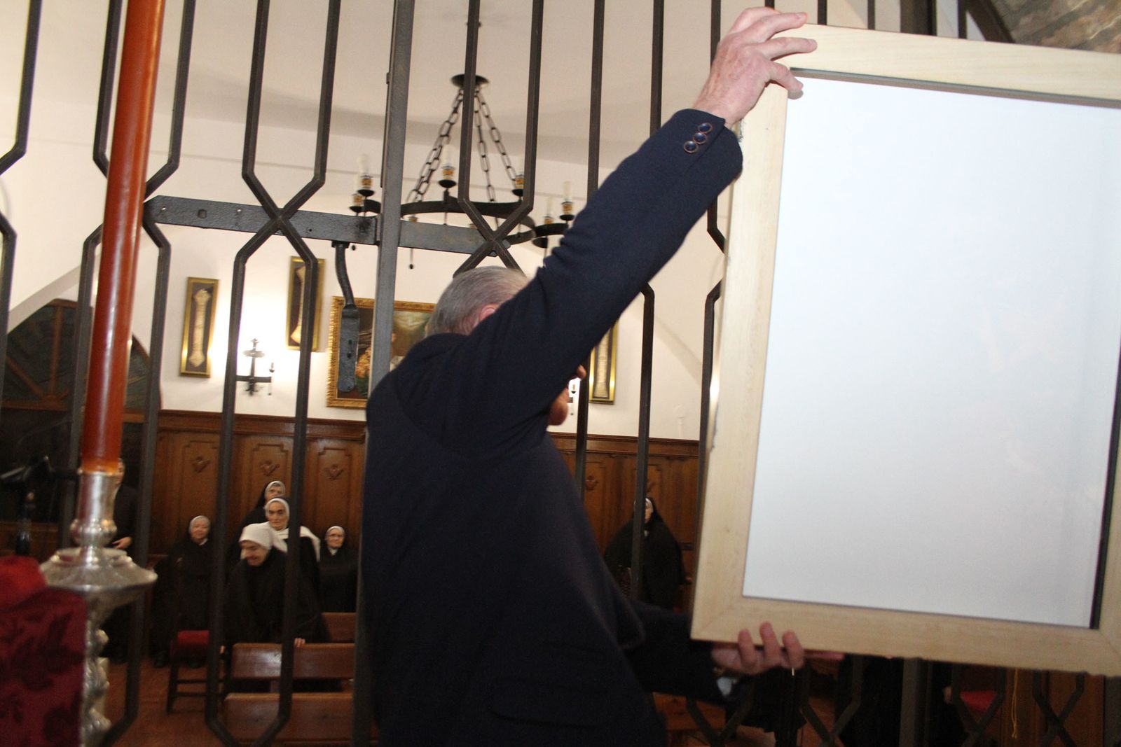 Imágenes de la Presentación del cartel del Vía Crucis de Pasión en las Agustinas