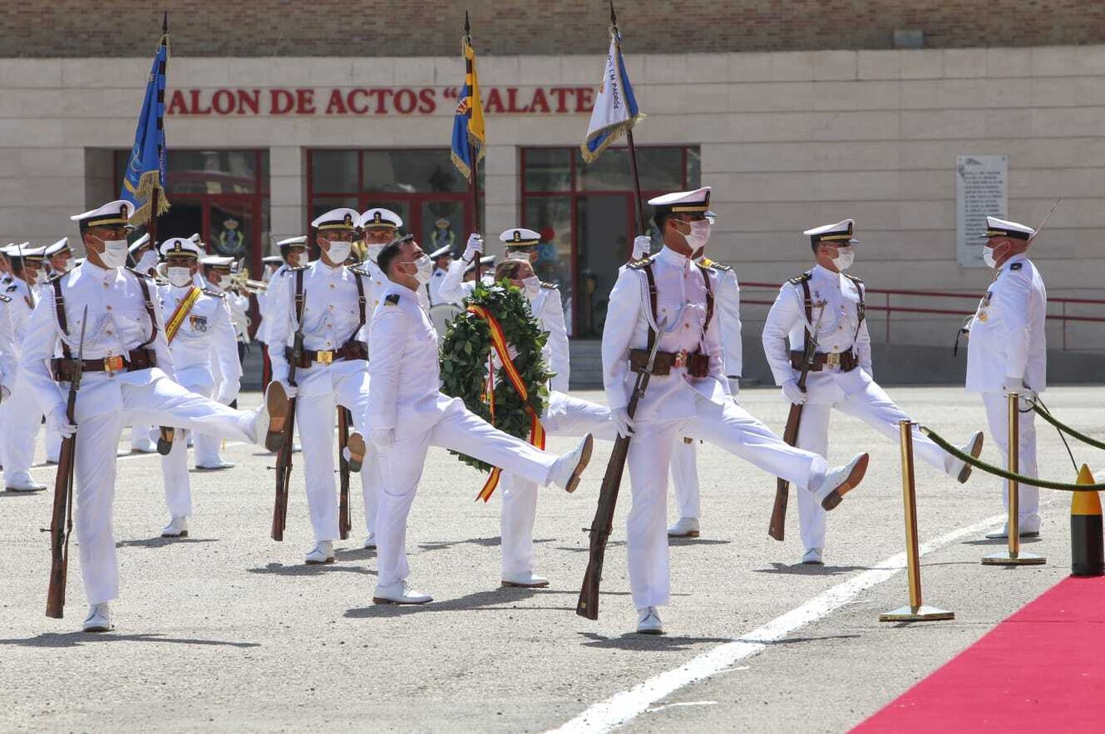 Entrega de despachos en la Escuela de Suboficiales de la Armada
