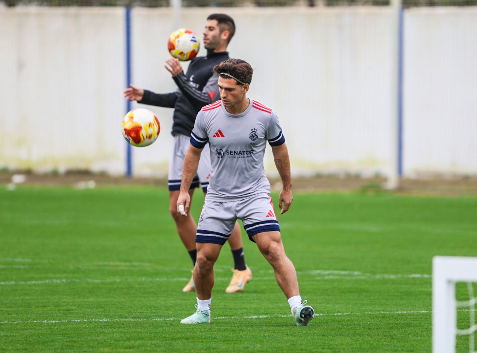 Entrenamiento del Recre con la incorporación de nuevos jugadores, en fotografías