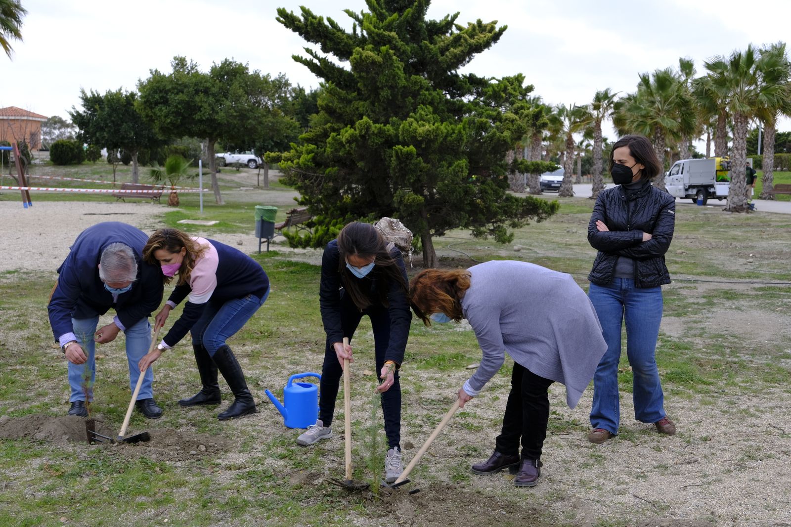Plantación de árboles en el Parque del Andarax. Día de Andalucía.