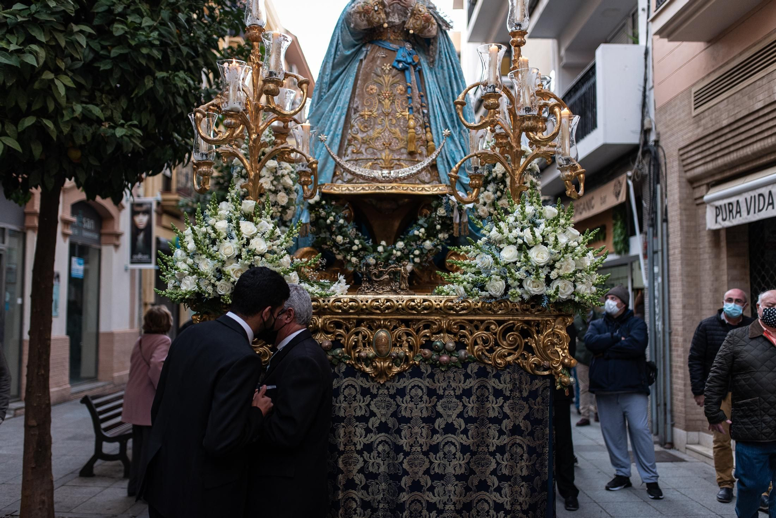 Imágenes de la Inmaculada Concepción procesionando por las calles de Huelva