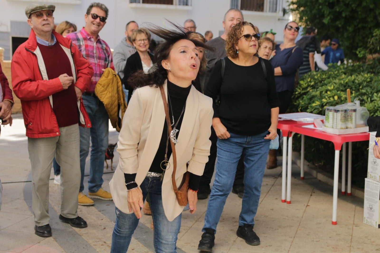 Las imágenes del concurso de lanzamiento de hueso de aceituna de Canjáyar