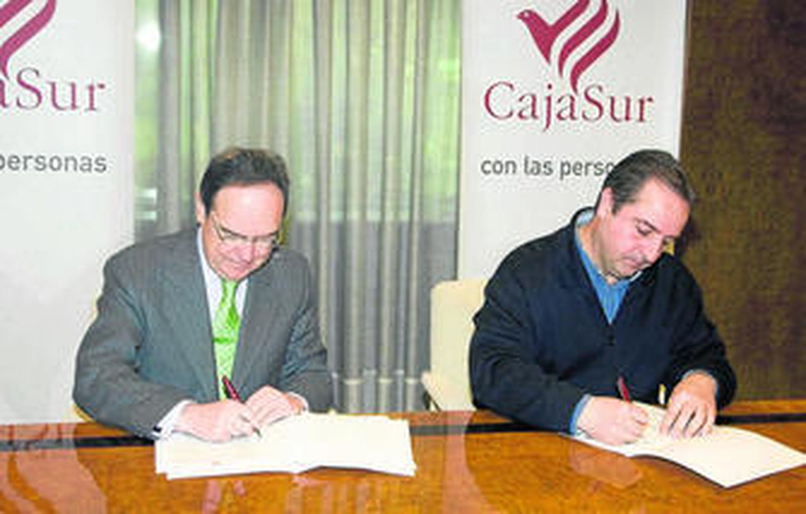 José Carlos Pla y Miguel Ruano, ayer durante la firma del acuerdo.
