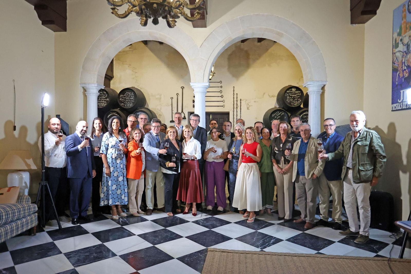 La alcaldesa ofrece una recepción a los científicos e investigadores, este lunes en el Ayuntamiento.