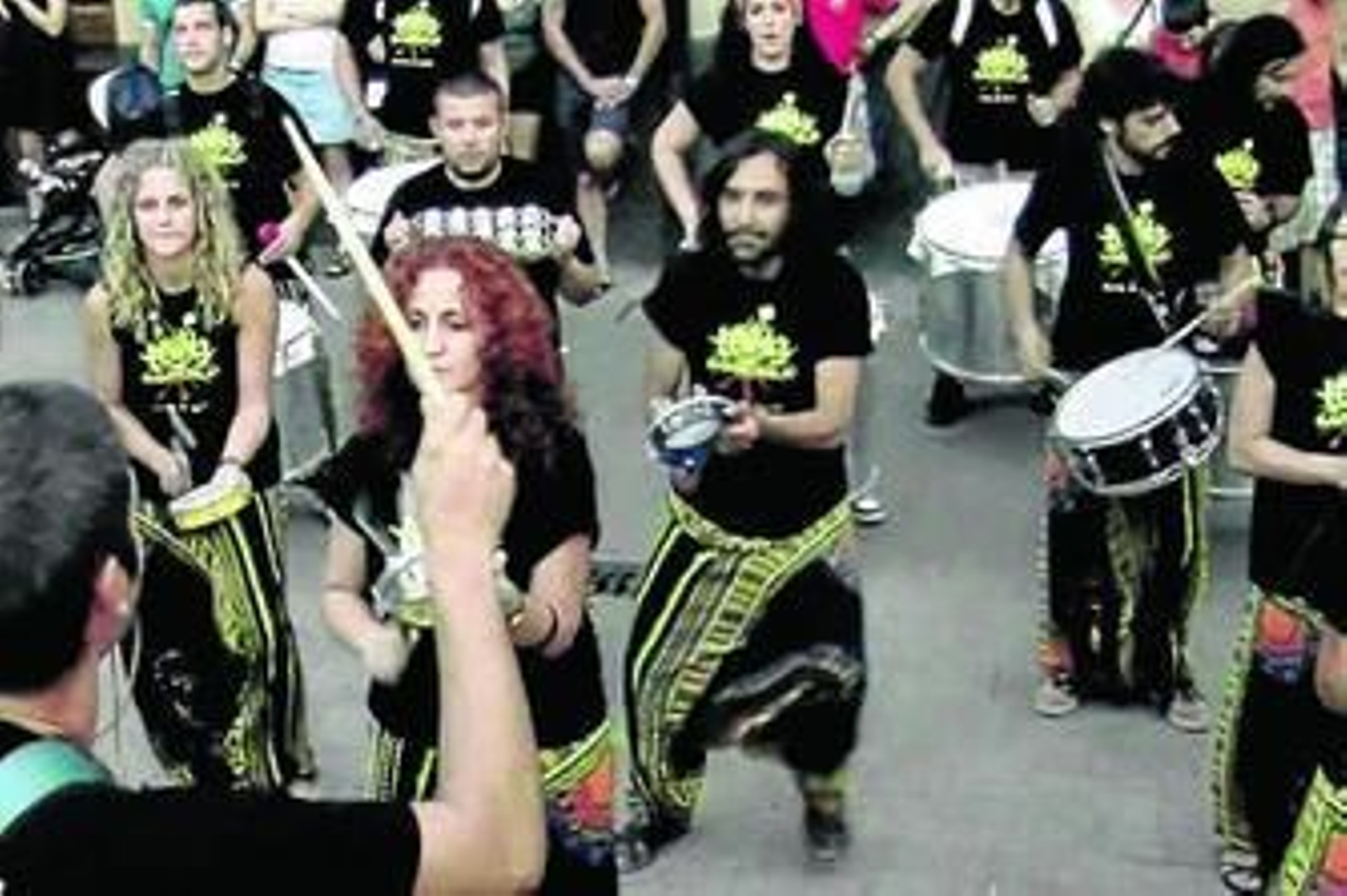 Integrantes de la Batucada Samborejo de Córdoba, grupo que participó en el carnaval lucentino.