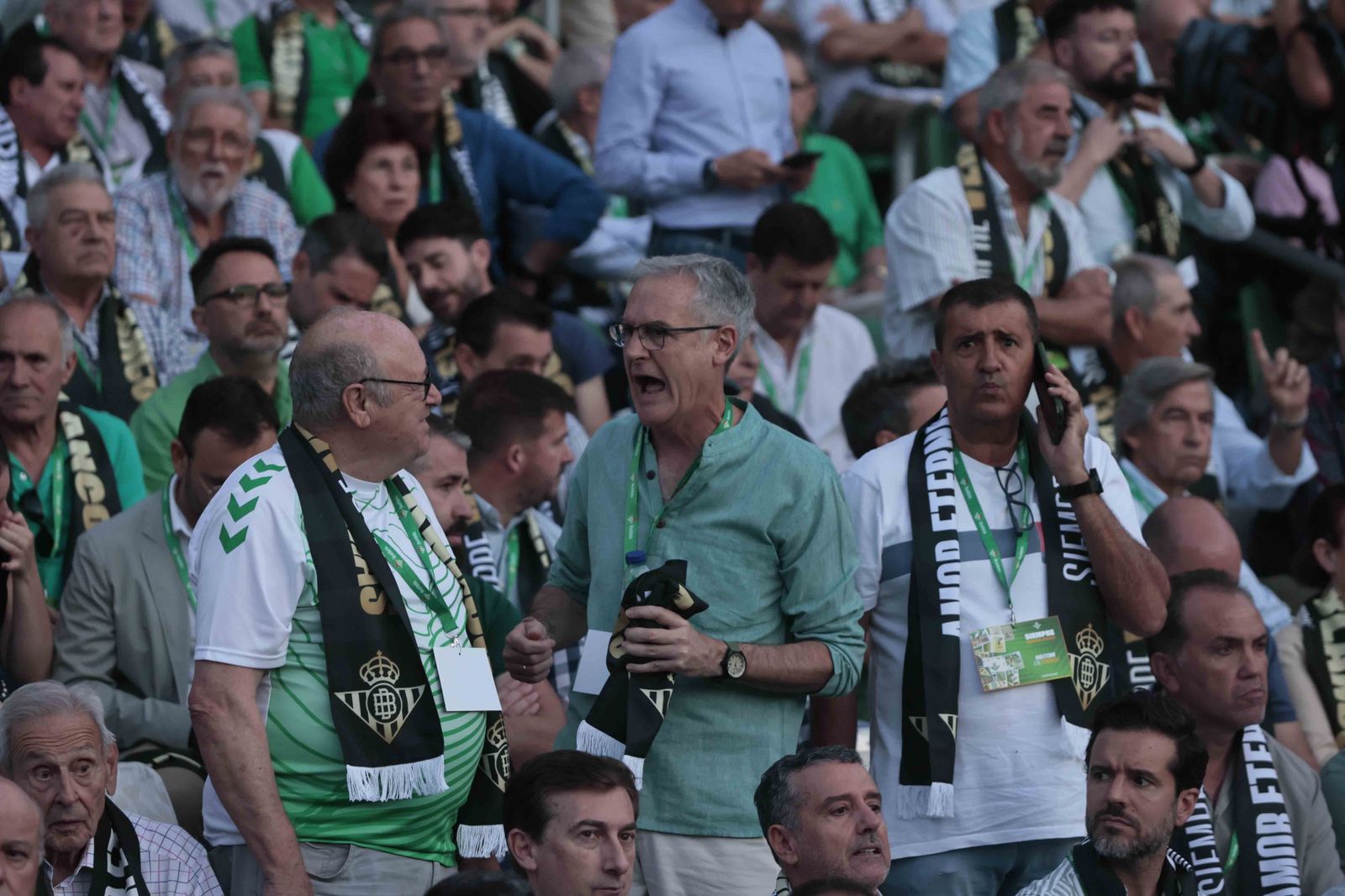 Búscate en el acto Siempre Verdiblancos